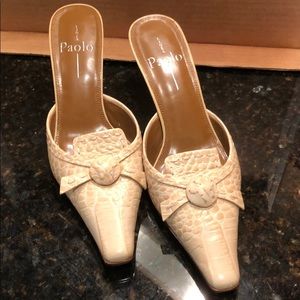LINEA PAOLO nude/cream crocodile mule shoes
